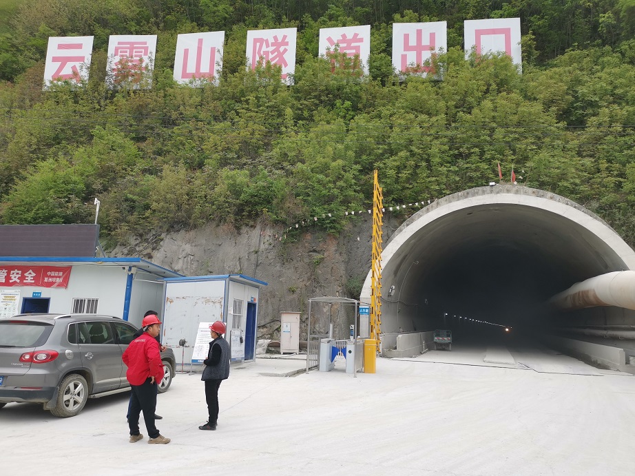 宁石高速公路工程第二、三分部隧道控制点复测